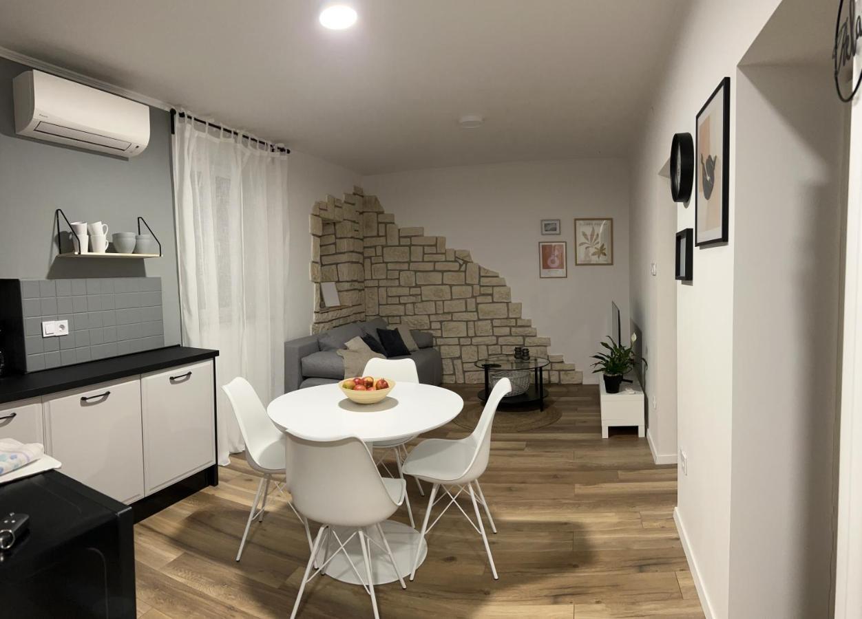 Cinderella Apartment With Free Parking Pula Extérieur photo